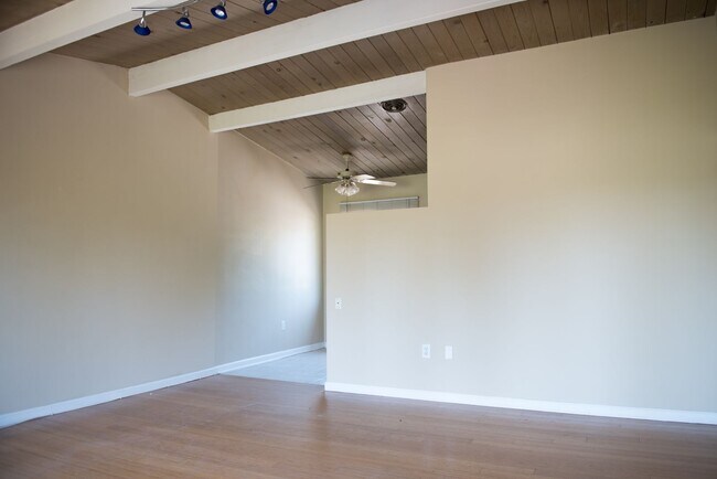 Interior Photo - 121