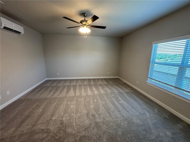 Building Photo - 1451 Dresden Dr