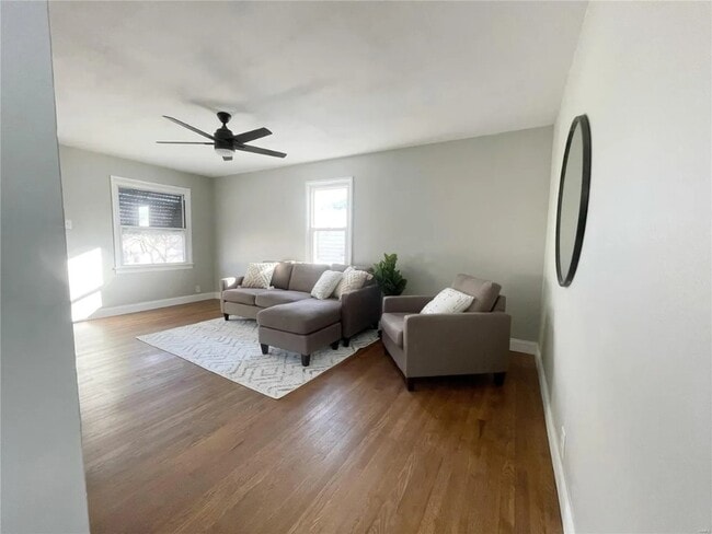 Building Photo - 1349 Kraft St