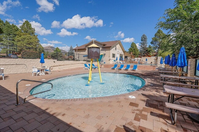 Building Photo - 2650 N Valley View Rd