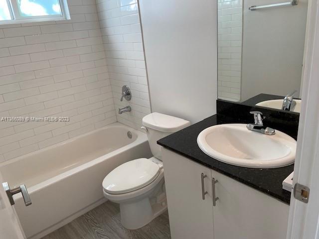 Building Photo - 177 E 16th St