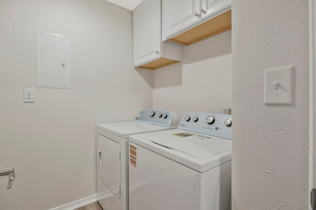 Building Photo - 4221 Brookside Dr