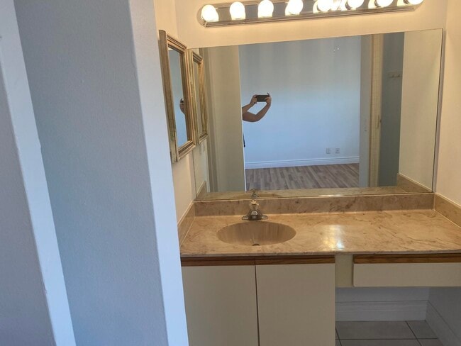 Building Photo - 3961 Cocoplum Cir