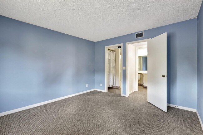 Building Photo - 237 Pine HOV Cir