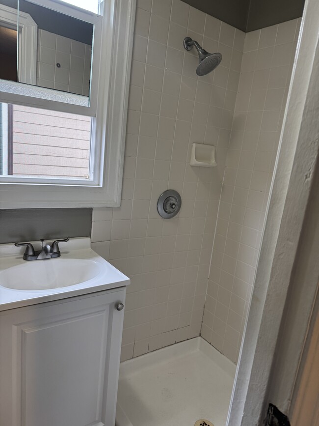 Building Photo - 828 Mariposa St