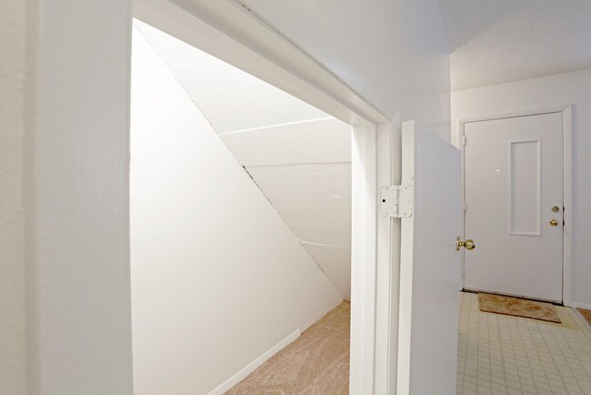 Building Photo - 202 Spring Creek Dr