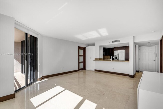 Building Photo - 540 Brickell Key Dr