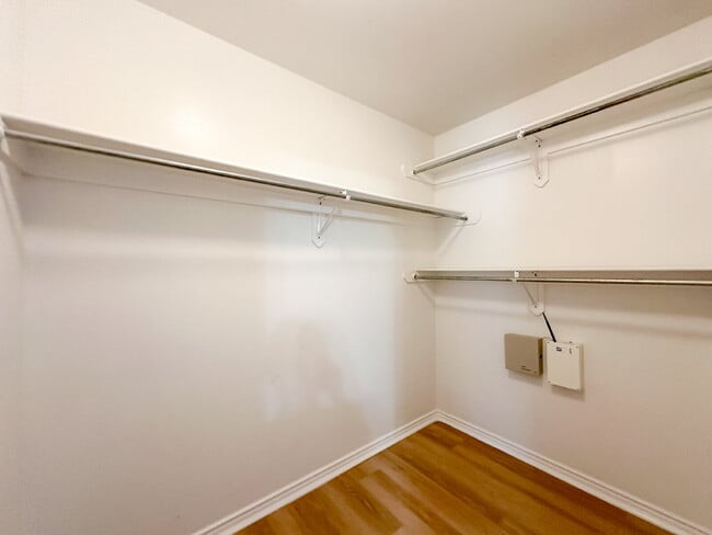Building Photo - 3-Bedroom Home in Milwaukee Ridge!