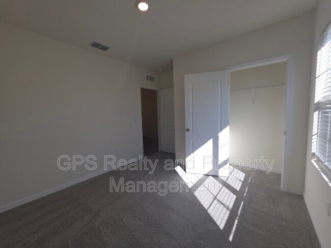 Building Photo - 33409 Country House Dr