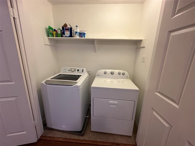 Building Photo - 2204 Gemini St