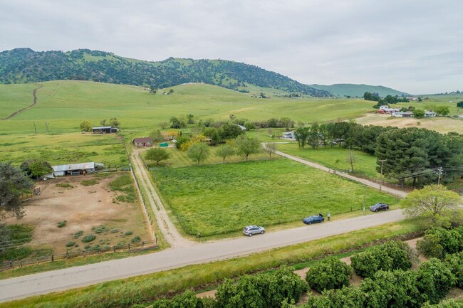 Building Photo - Home on Acreage (horses OK)  for Lease