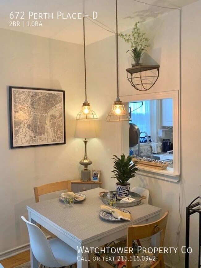 Building Photo - 672 Perth Pl