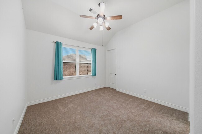 Building Photo - 33 Combwell Garden