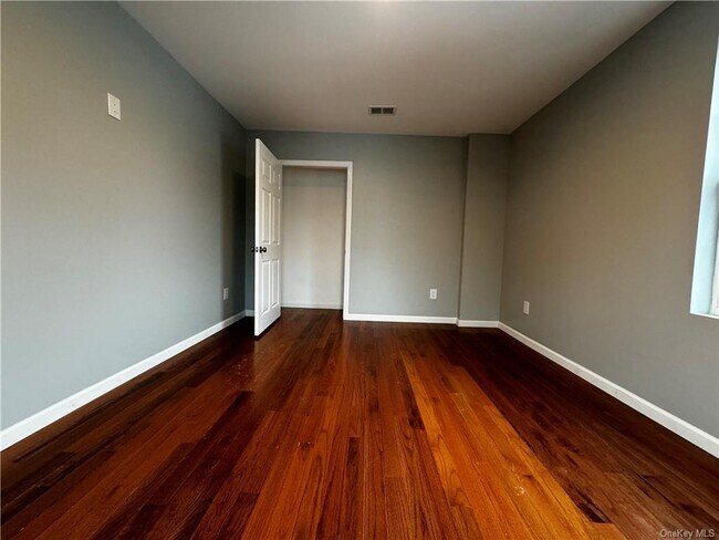 Building Photo - 8 5th Ave