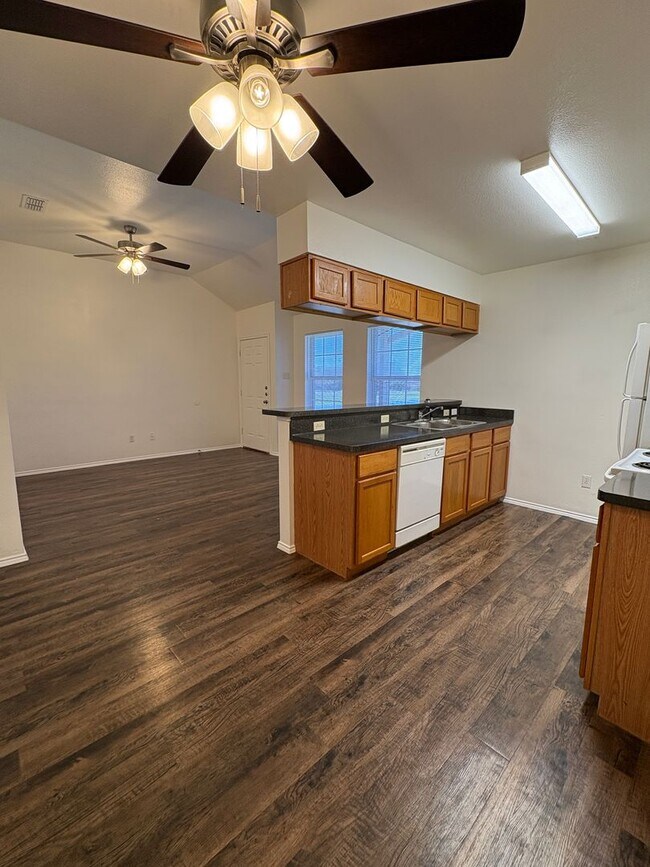 Building Photo - 641 Woodard Ave