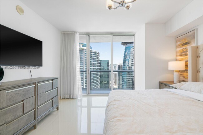 Building Photo - 475 Brickell Ave