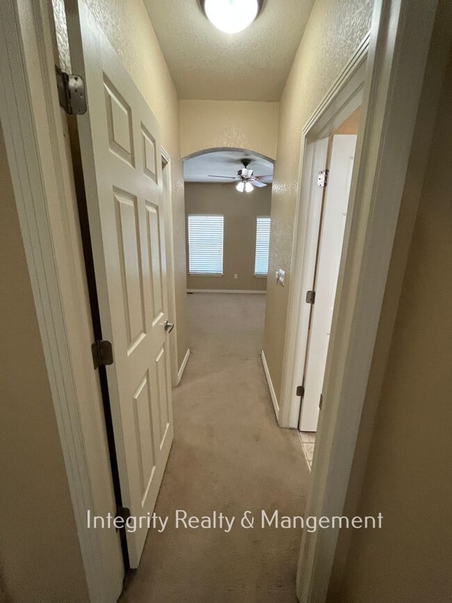 Building Photo - 9419 Ashbury Cir