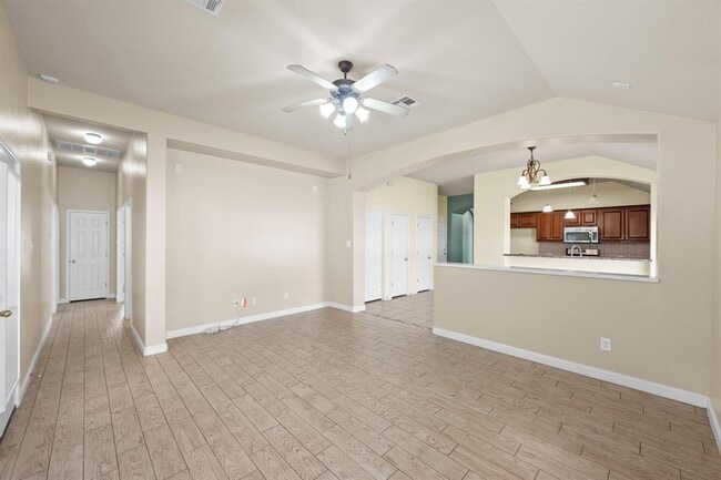 Building Photo - 10409 Yellowstone Dr