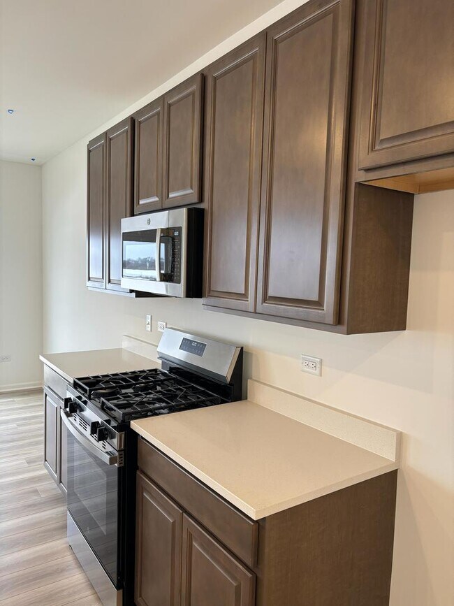 Building Photo - 450 Hathaway Ln