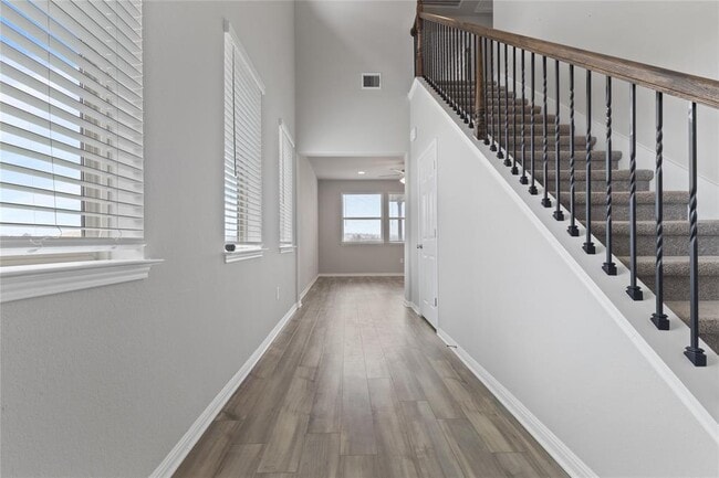 Building Photo - 180 MacArthur Dr