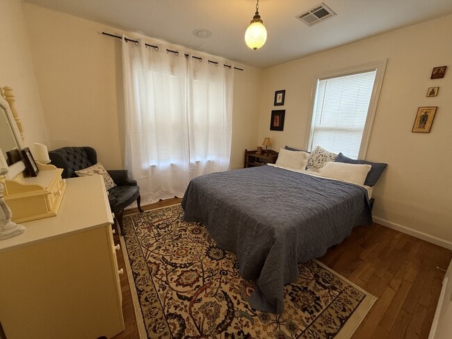 Building Photo - 2710 S Washington St