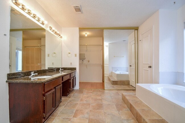 Building Photo - 1603 Beaconshire