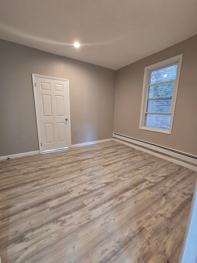 Building Photo - 6027 Monroe Pl