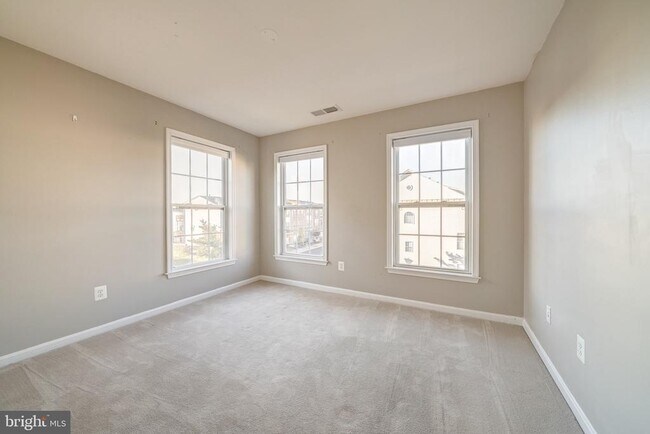 Building Photo - 42029 Bushclover Terrace
