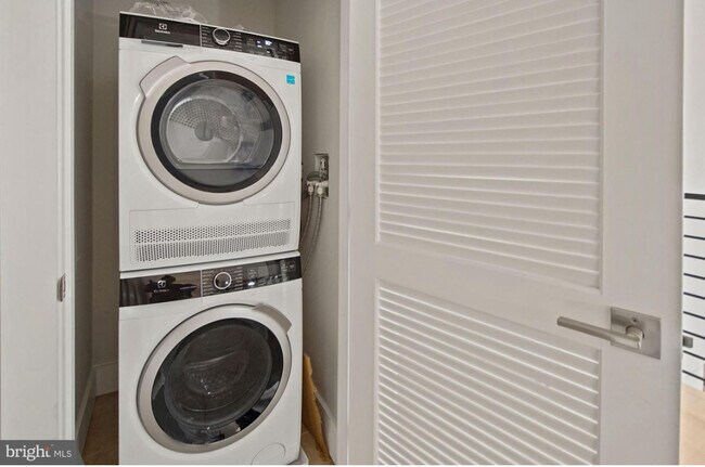 Building Photo - 1705 Trinidad Ave NE