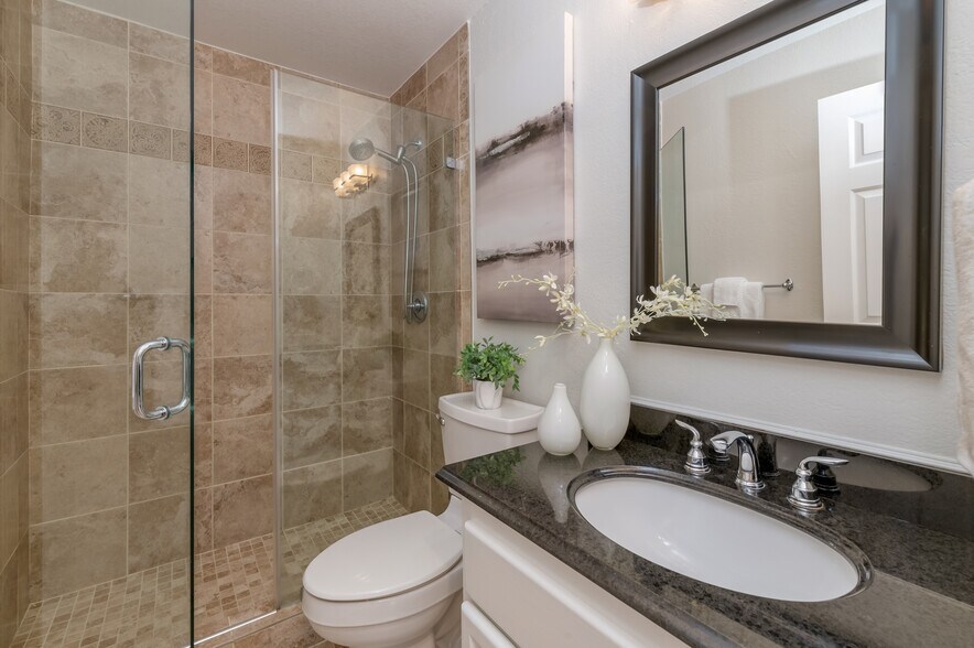 Secondary bathroom - 1105 Shady Creek Pl