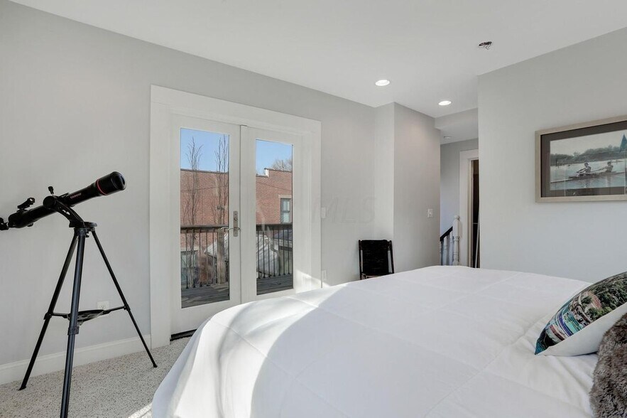 Building Photo - 799 S Lazelle St