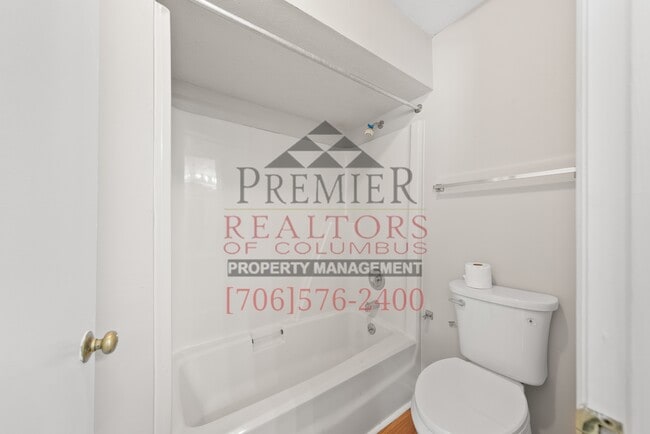 Building Photo - 6634 Hensley Dr