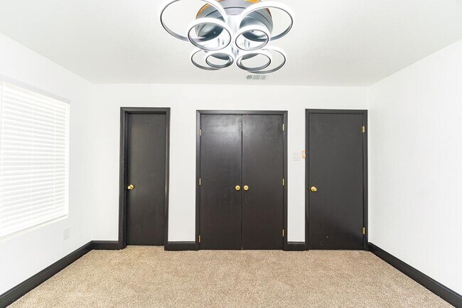 Building Photo - 4209 Redbud Ave