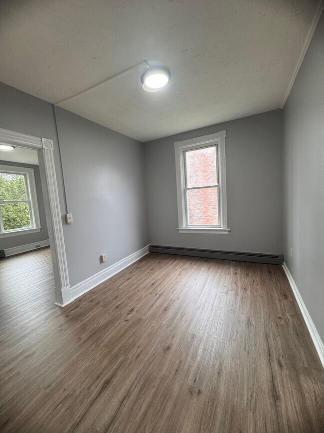 Building Photo - 160 N Miller St