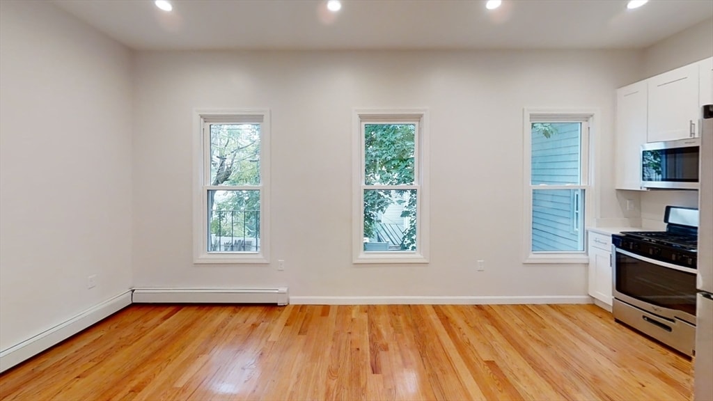Building Photo - 131 Putnam St