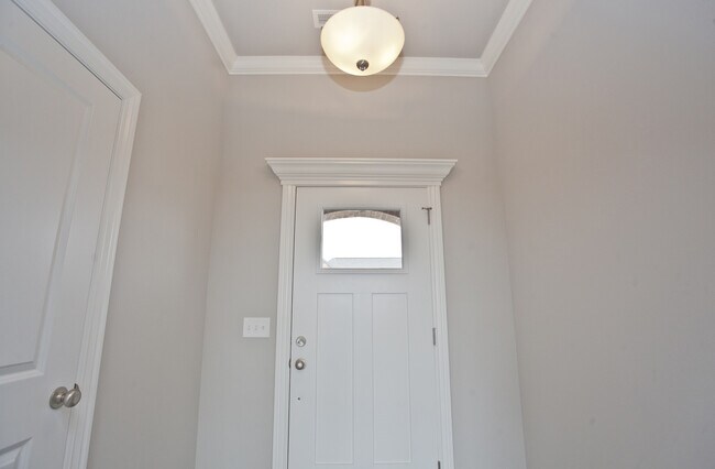 Building Photo - ***1004 Taylor Lane***