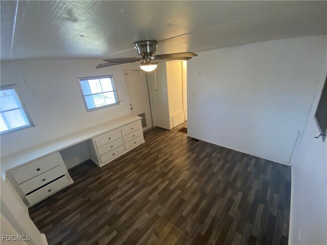 Building Photo - 139 Amber Ave