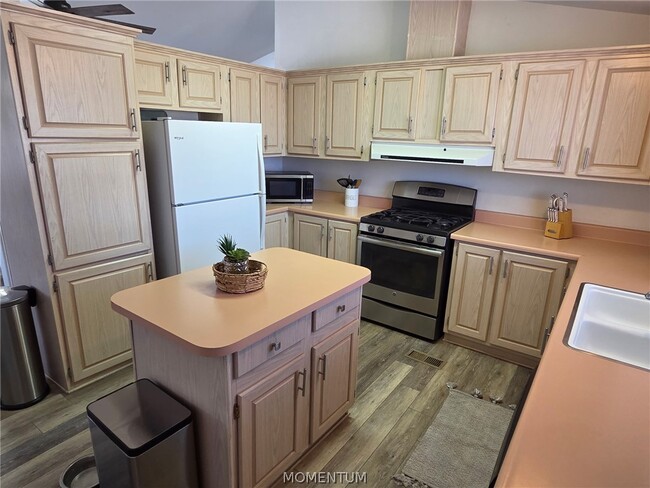 Building Photo - 2140 Whitewater Dr