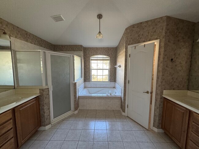 Building Photo - 3130 Westgate Dr