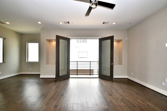 Building Photo - 1146 Wycliffe Dr