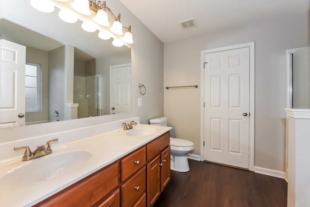 Building Photo - 1046 Golf View Way