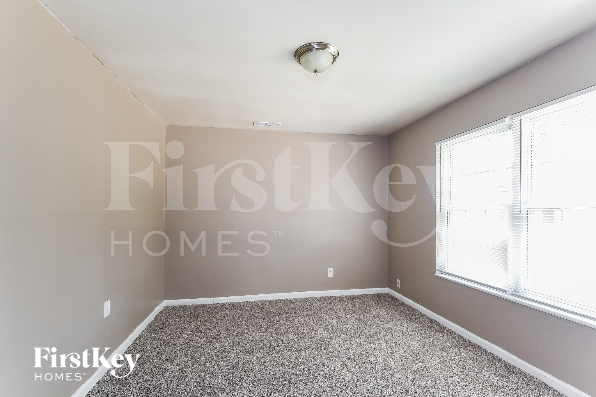 Building Photo - 1114 Soria St