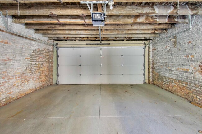 Building Photo - 6542 N Newgard Ave