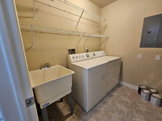 Building Photo - 3376 Endsleigh Ln