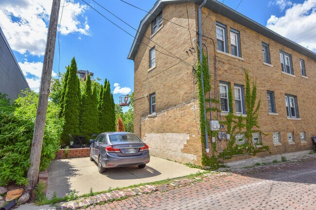 Building Photo - 423 W Vine St