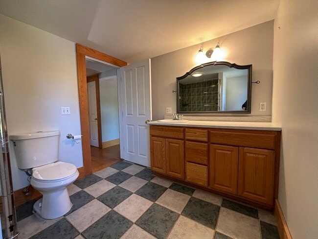 Building Photo - 527 Main St