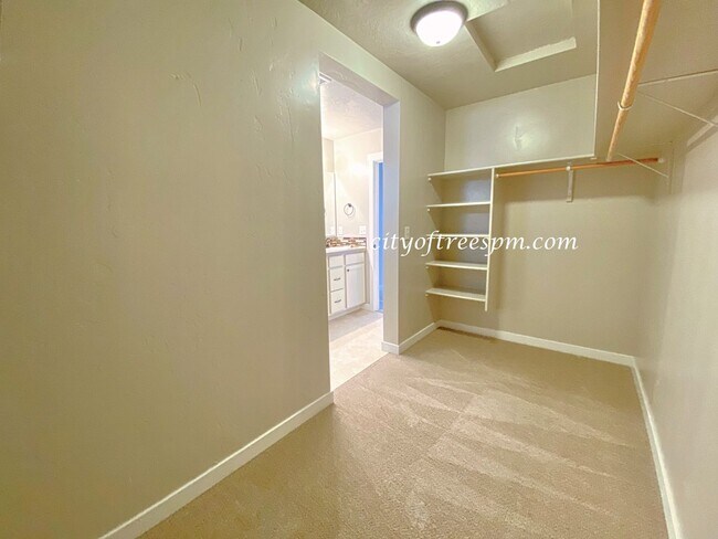 Building Photo - Beautiful Home in Quiet Neighborhood