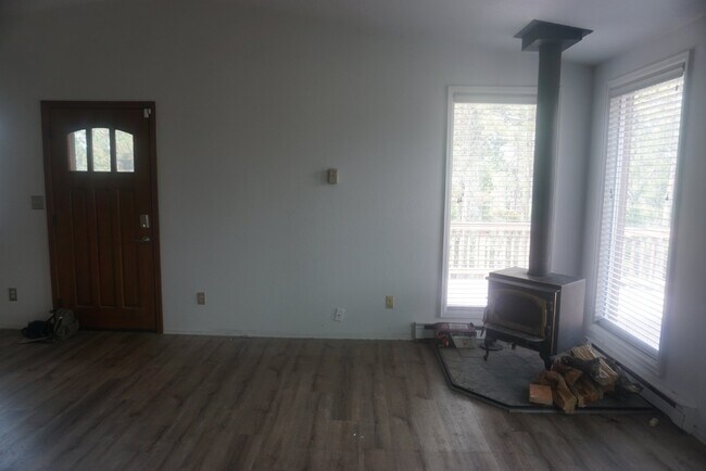 Building Photo - Great House off Brook Forest!