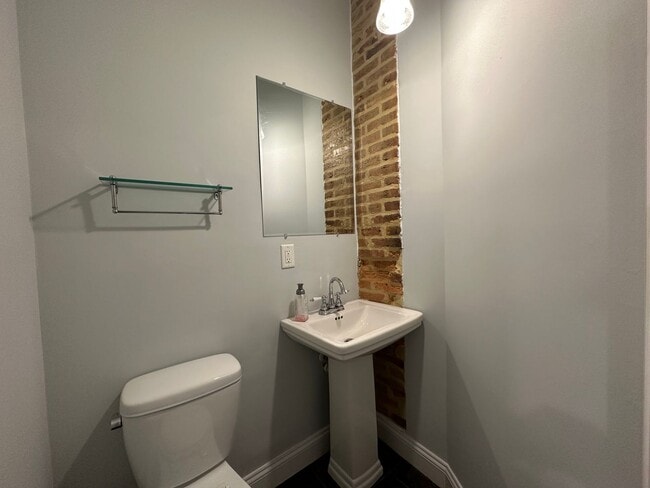 Building Photo - Charming 3 Bedroom/2.5 Bathroom Townhome in Fells Point, Baltimore, MD!