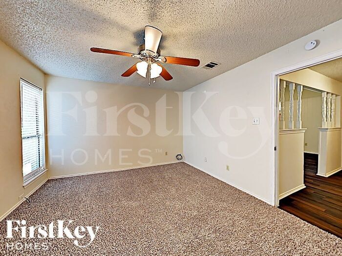 Building Photo - 8213 Meadowbrook Dr